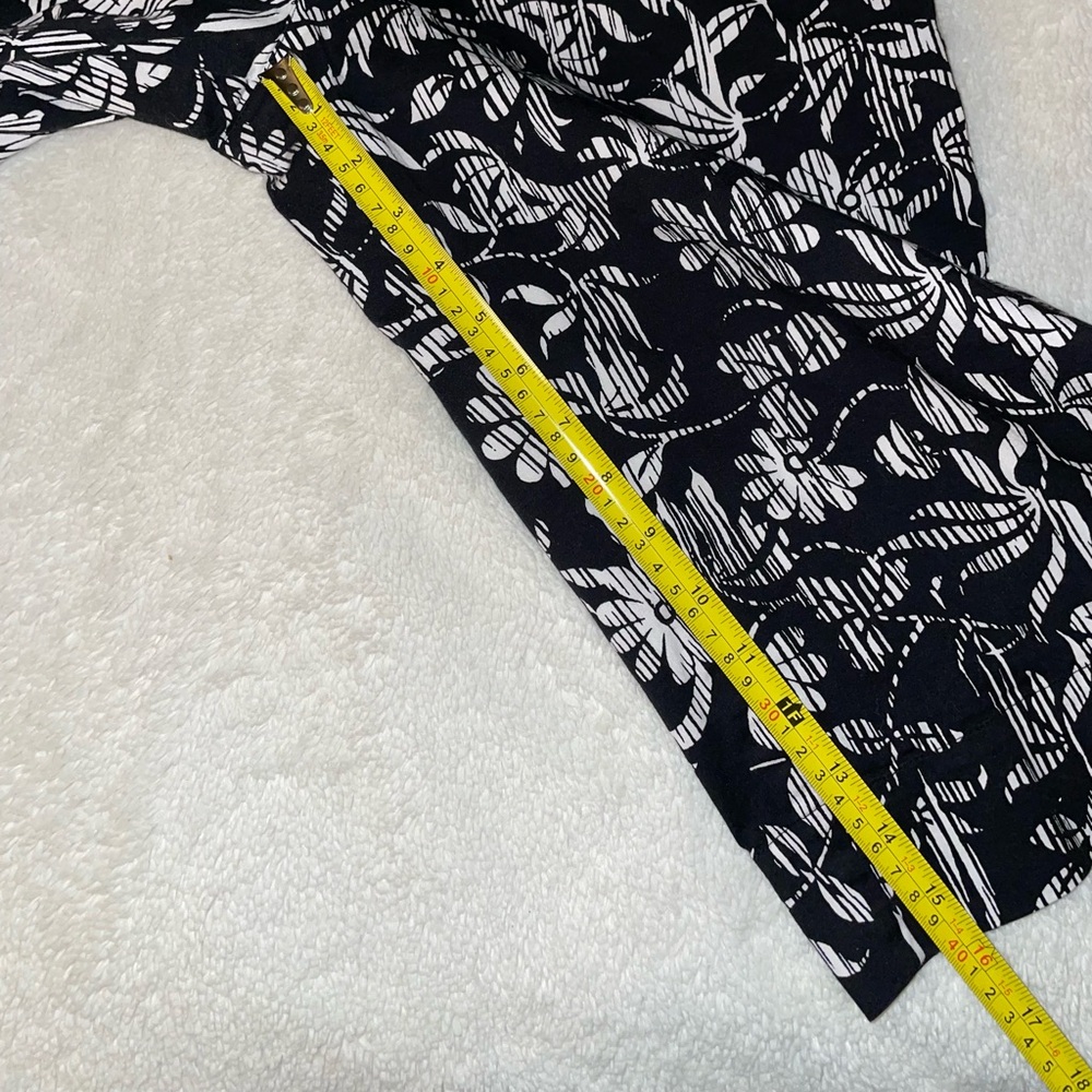 White Stag Floral Black and White Capris - Picture 4 of 6